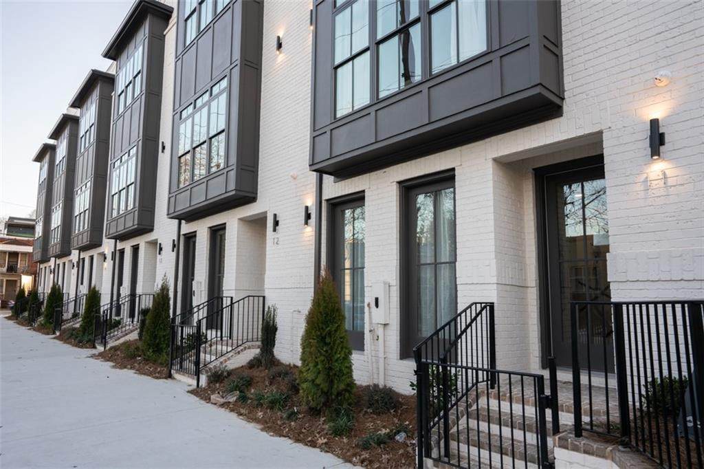 574 Boulevard Place - Photo 1