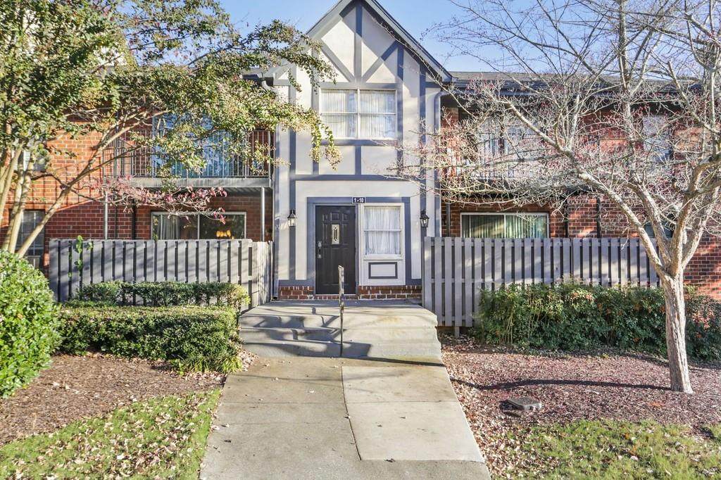 6851 Roswell Road - Photo 1