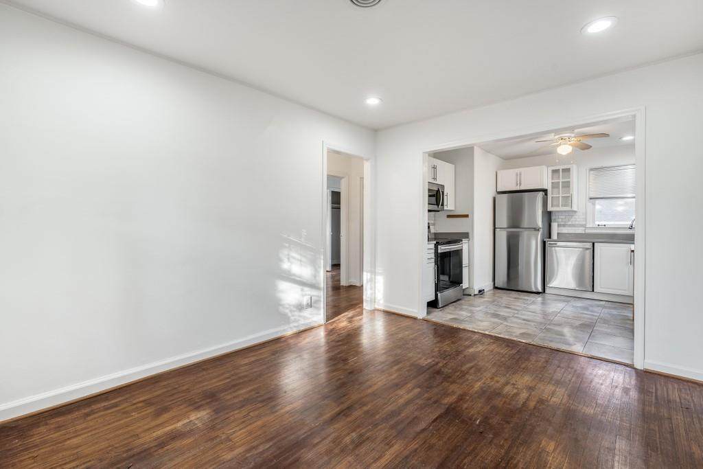211 Cambridge Avenue - Photo 1