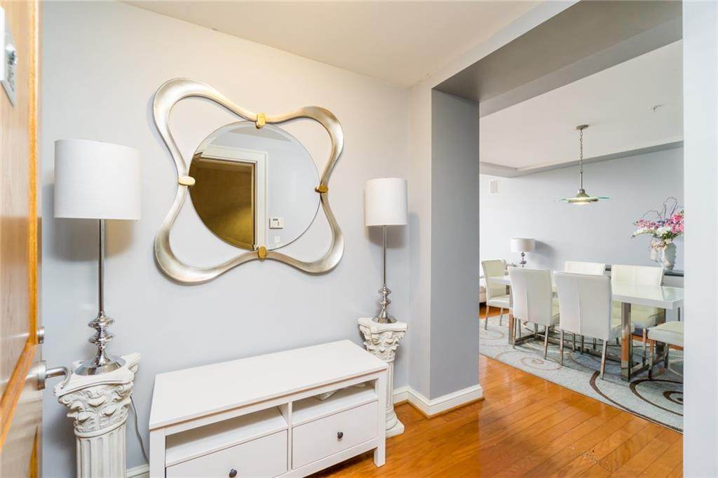 250 Park Avenue West - Photo 1