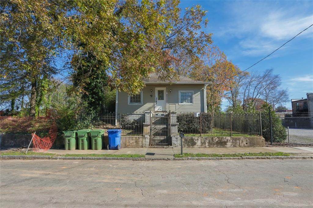 695 Paines Avenue - Photo 1