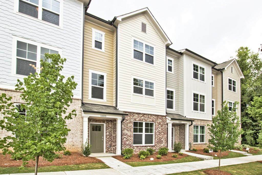 1610 Falcon Crest Way - Photo 1