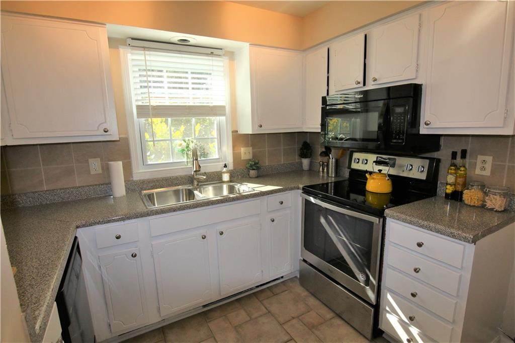 71 Montre Square - Photo 1