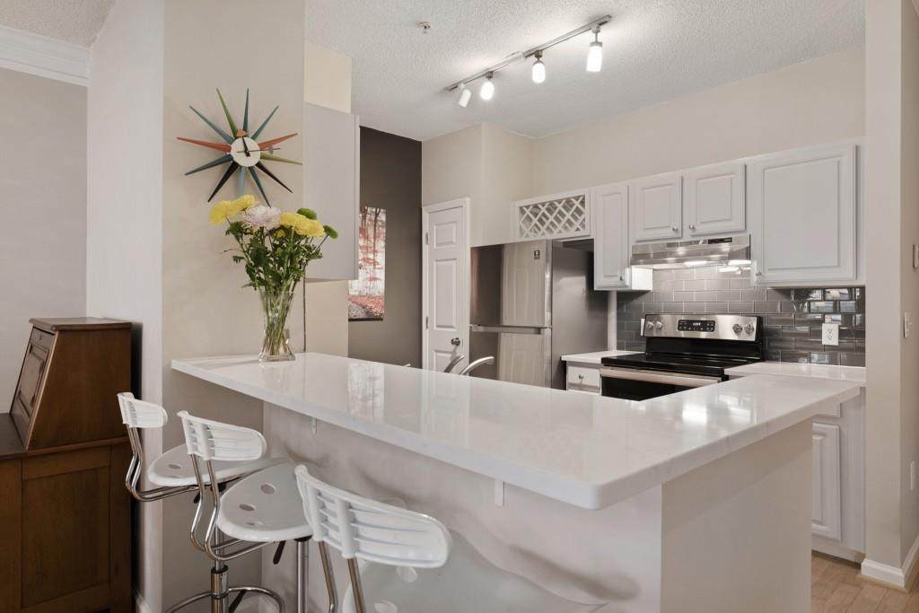 955 Juniper Street - Photo 1