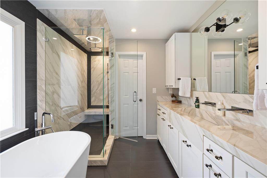 3108 Queens Walk - Photo 1