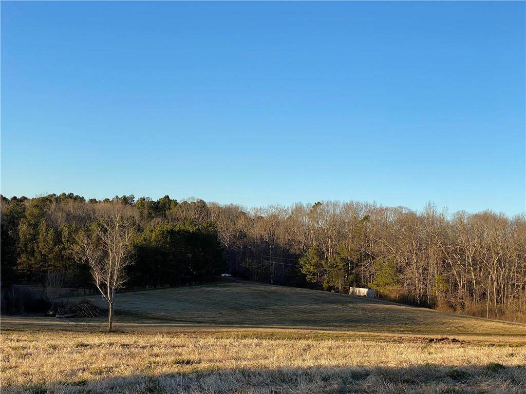 8135 East Cherokee Dr - Photo 1