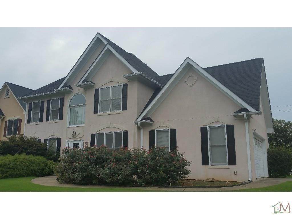 705 Pine Circle - Photo 1