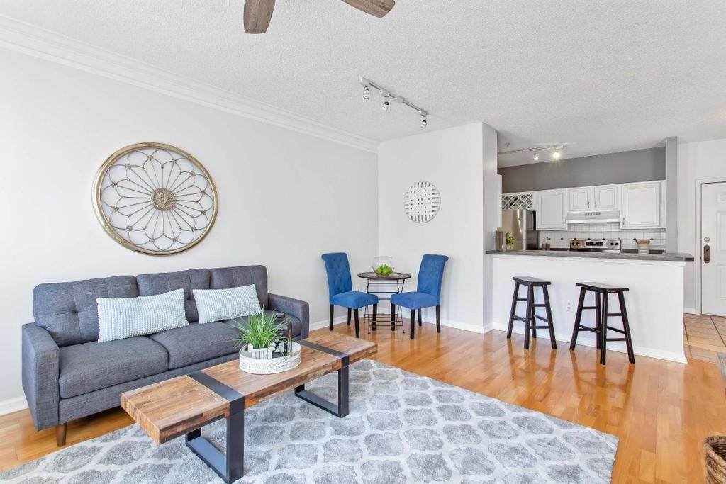 955 Juniper Street - Photo 1