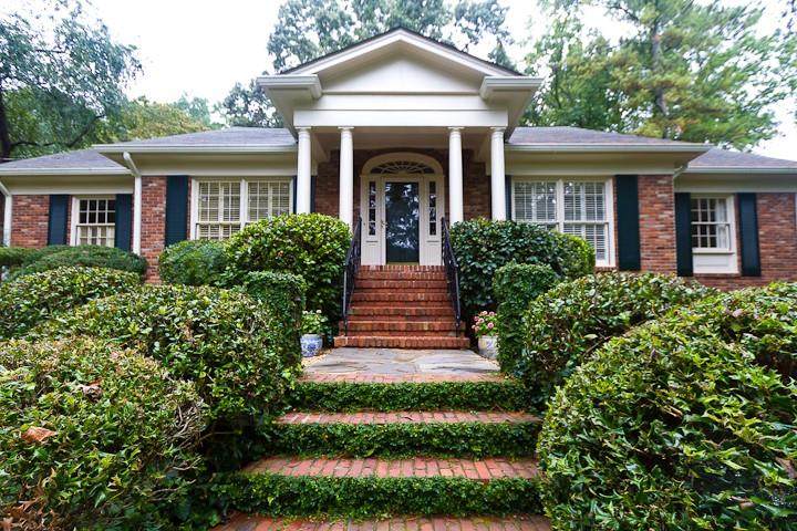 924 Buckingham Circle - Photo 1