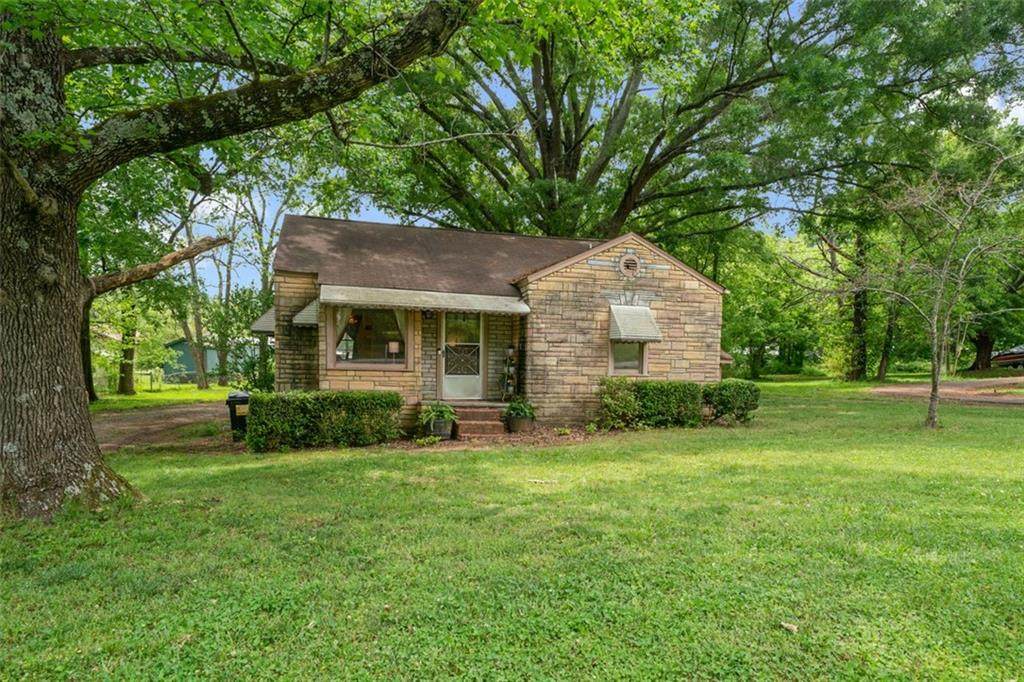 706 Cassville Road - Photo 1