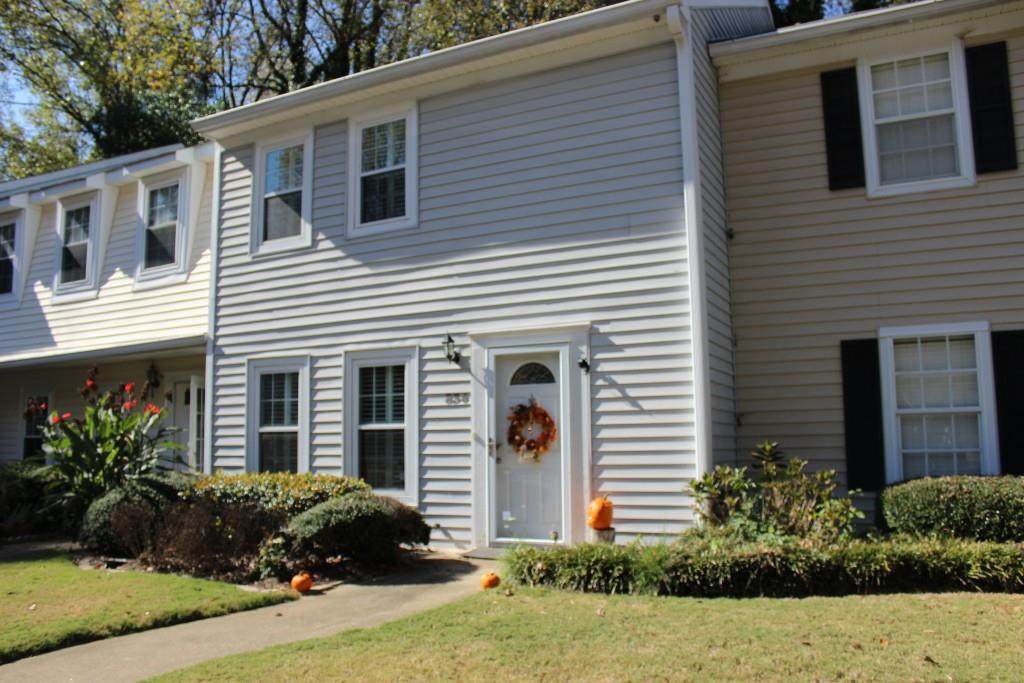 834 Heritage Square - Photo 1