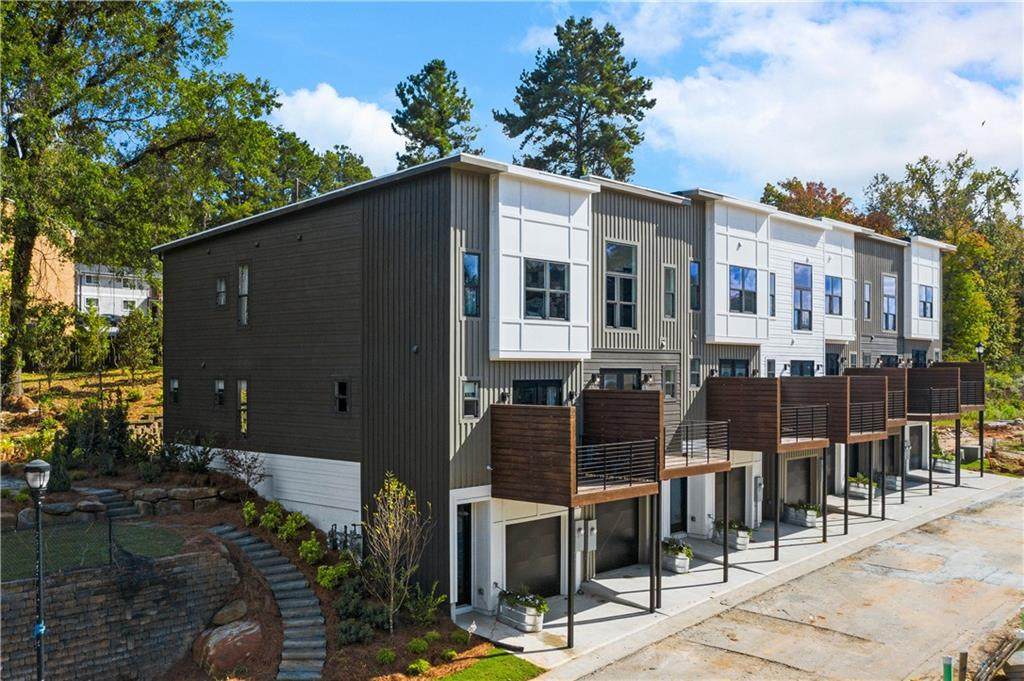 1330 Eastland Rd - Photo 1