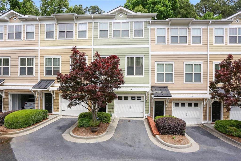 1933 Sterling Oaks Circle - Photo 1