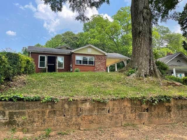 535 Woodlawn Avenue - Photo 1