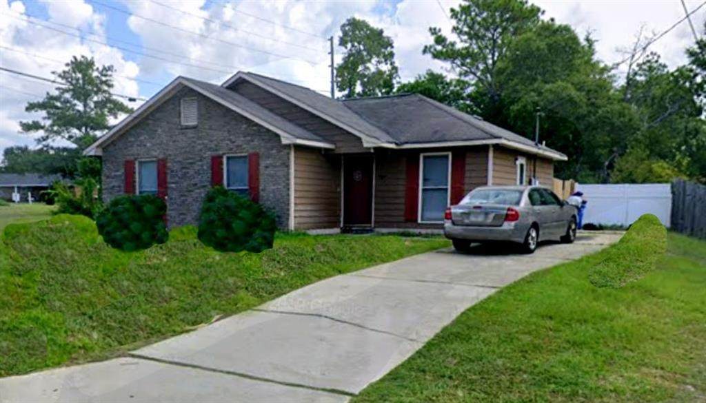 490 Pinecrest Drive - Photo 1