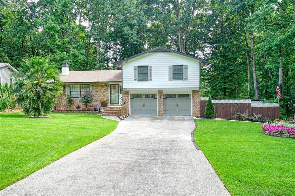 703 Maple Lane - Photo 1
