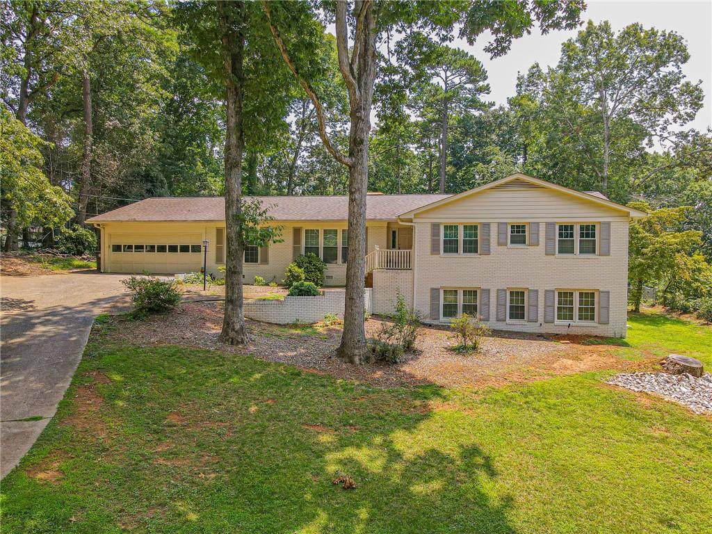 205 Club Drive - Photo 1
