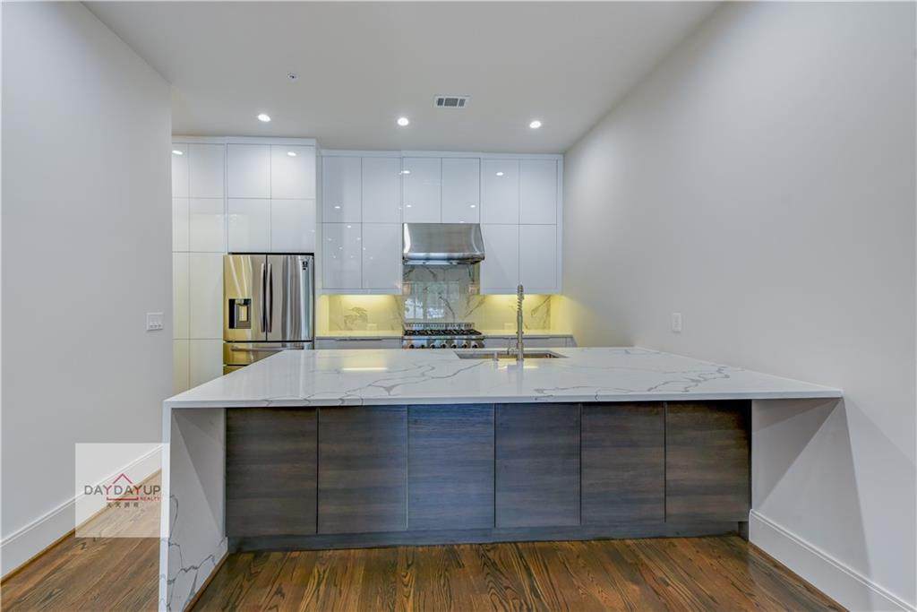223 16th Street - Photo 1