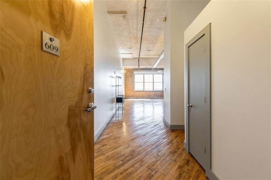 87 Peachtree Street - Photo 1