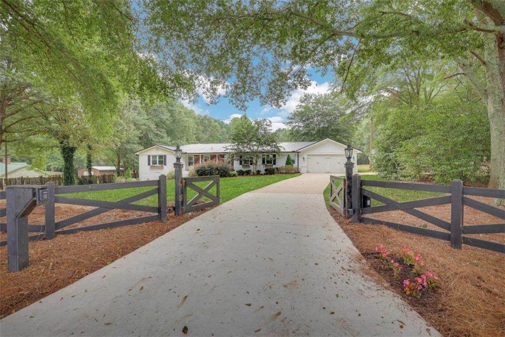 989 Laurie Williamson Road - Photo 1