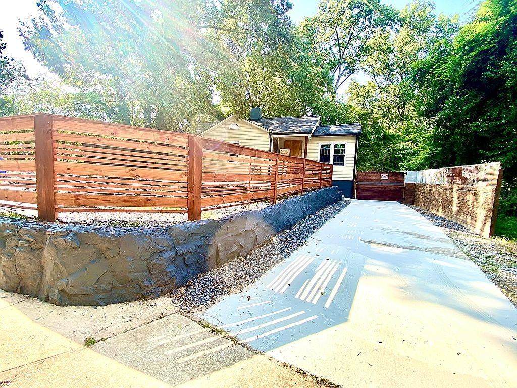 1385 Campbellton Road - Photo 1
