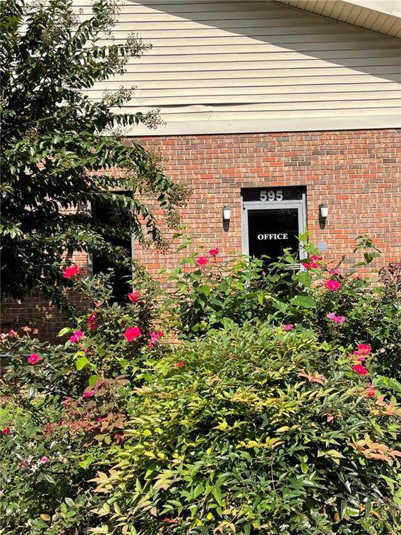 595 Armstrong St Se - Photo 1