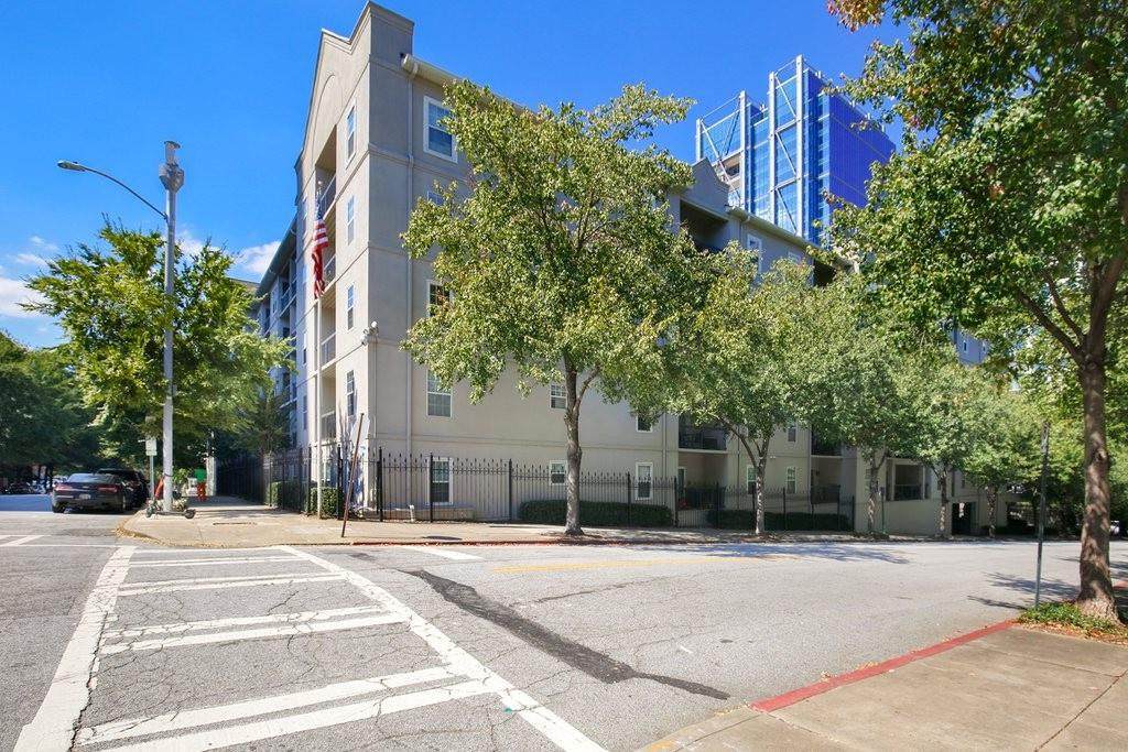 1074 Peachtree Walk - Photo 1