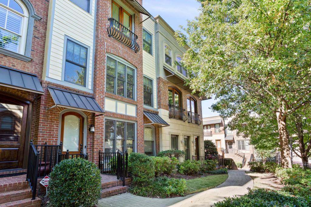 1229 Mecaslin Street - Photo 1