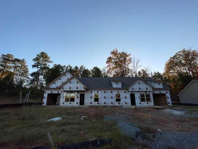 209 Oakwood Drive - Photo 1