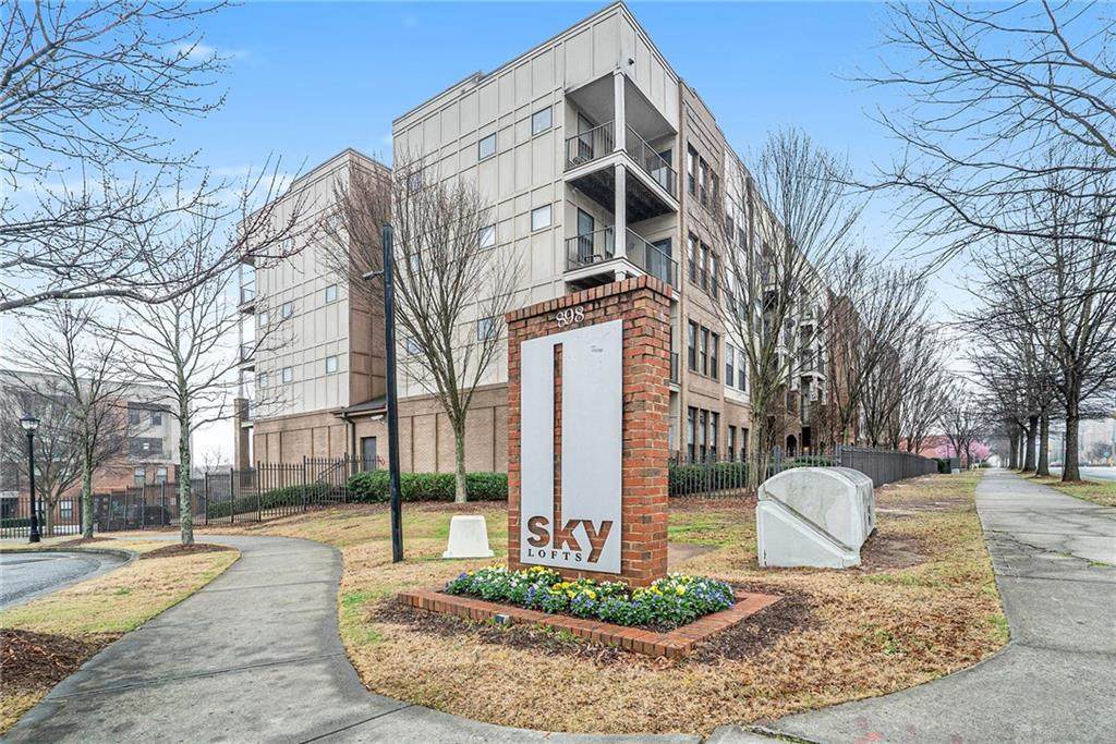 898 Oak Street - Photo 1