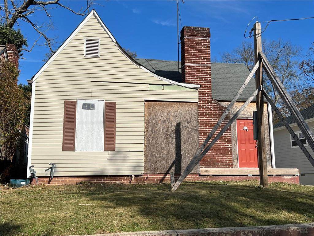 1075 White Oak Avenue - Photo 1