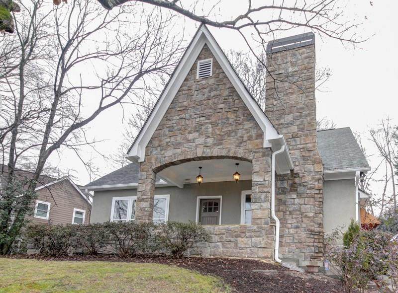 1095 Davis Circle - Photo 1
