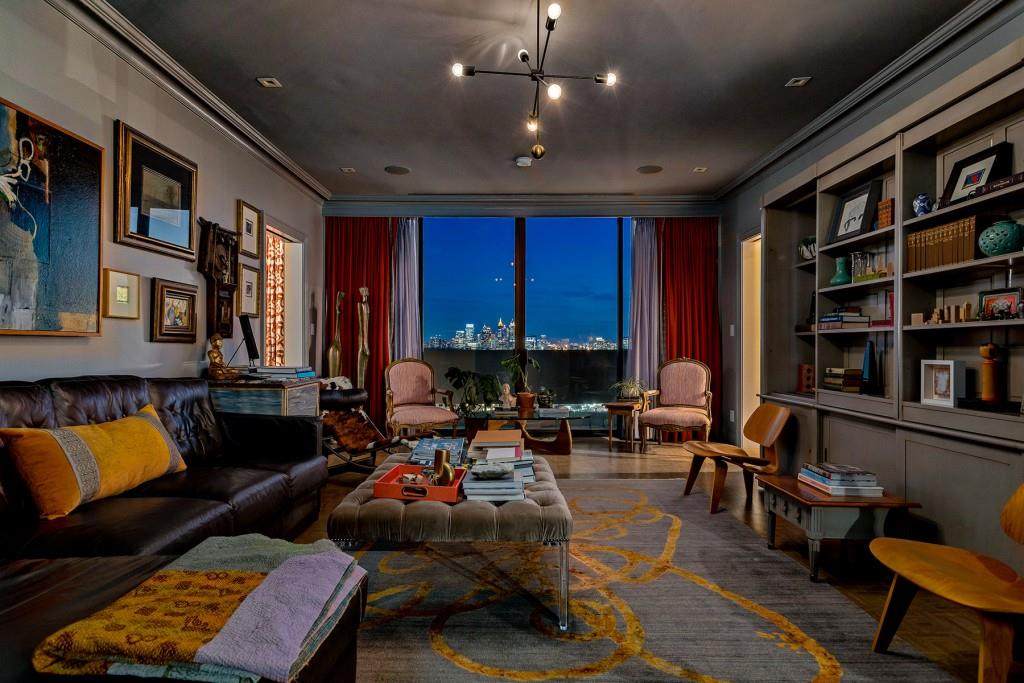 2575 Peachtree Road - Photo 1