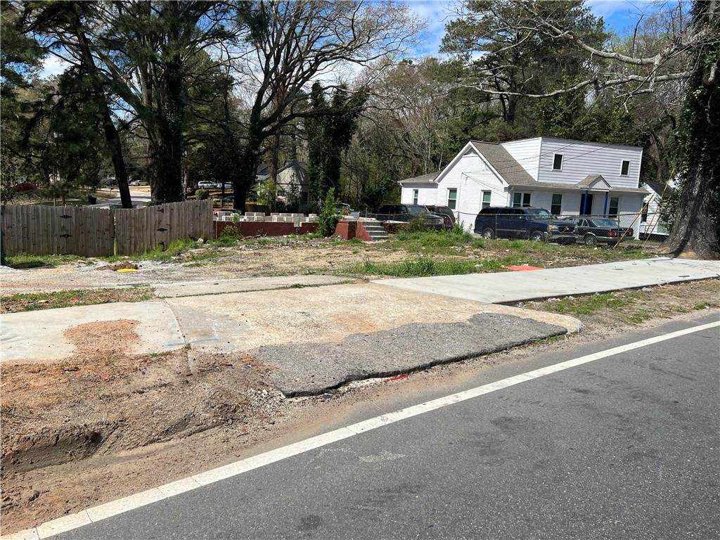 566 Hamilton E Holmes Drive - Photo 1