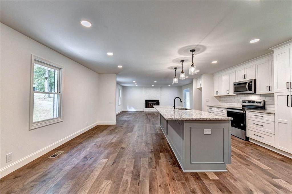 403 Greenwood Drive - Photo 1