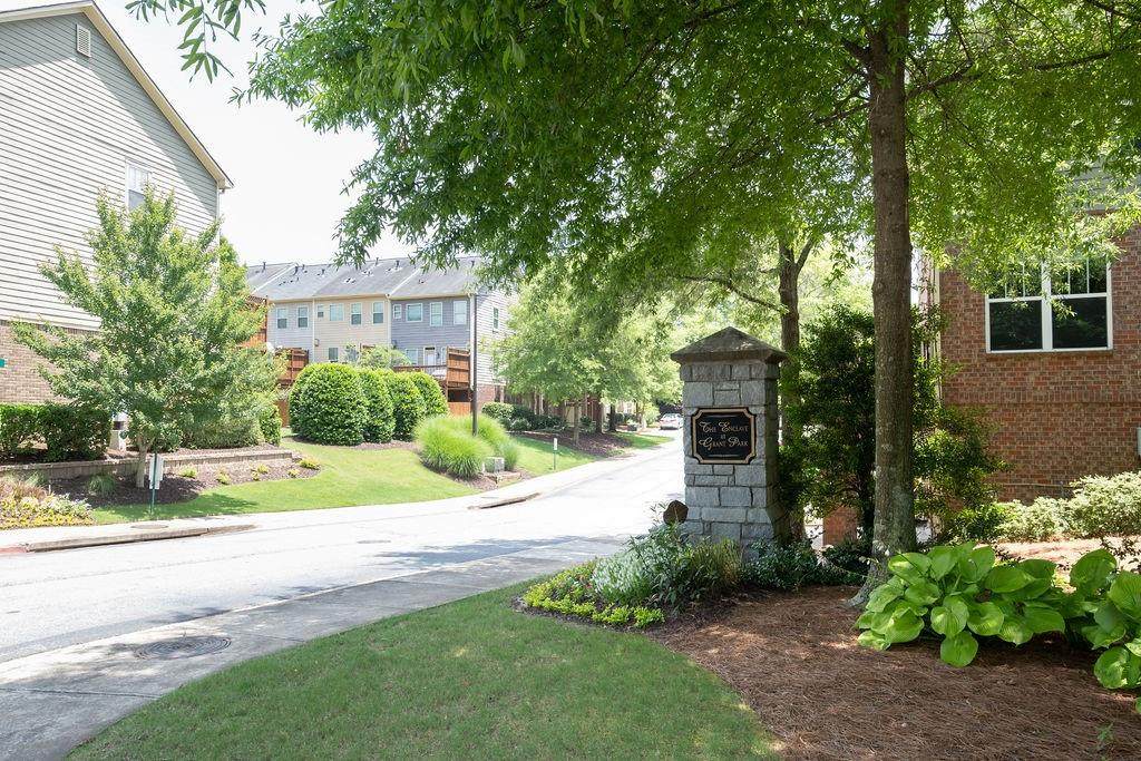 879 Commonwealth Avenue - Photo 1
