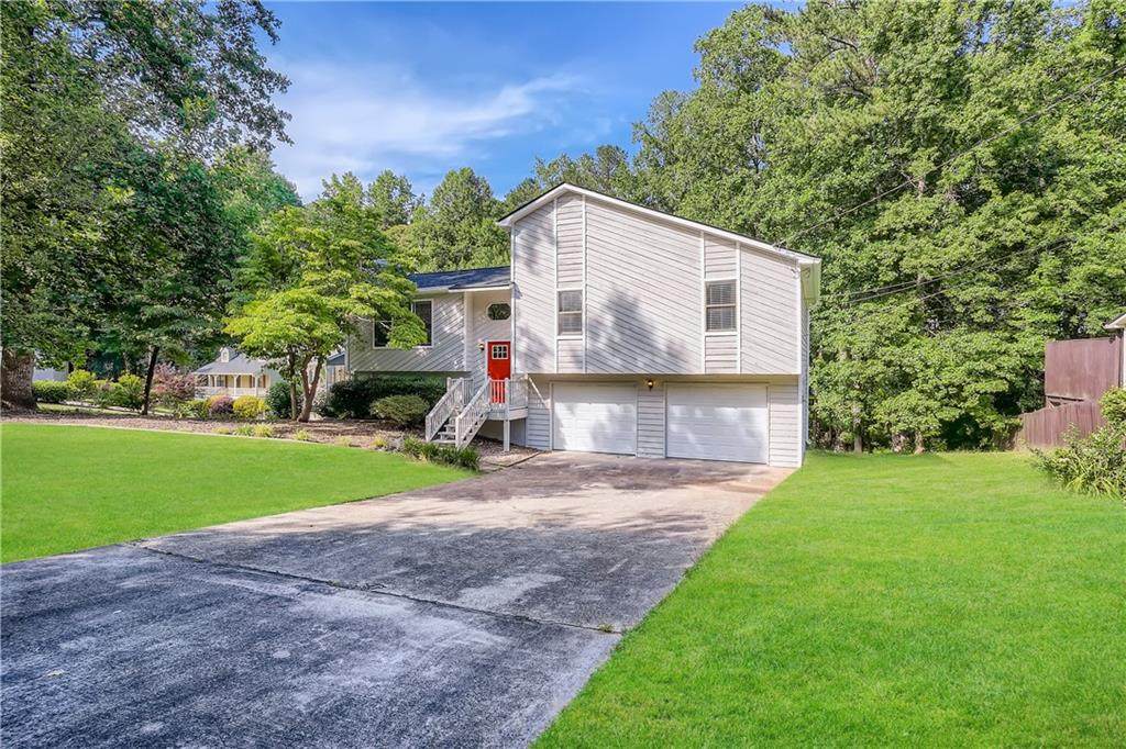 2520 Amberwood Drive - Photo 1