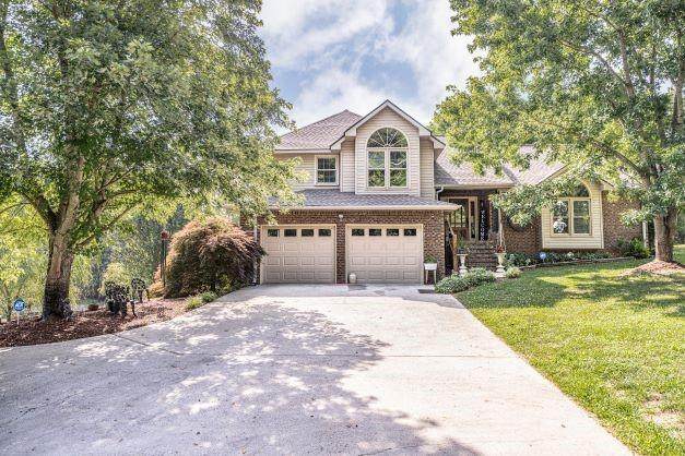 376 Oakwood Drive - Photo 1