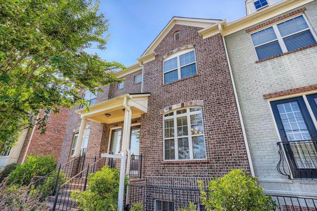 323 Alderwood Lane - Photo 1