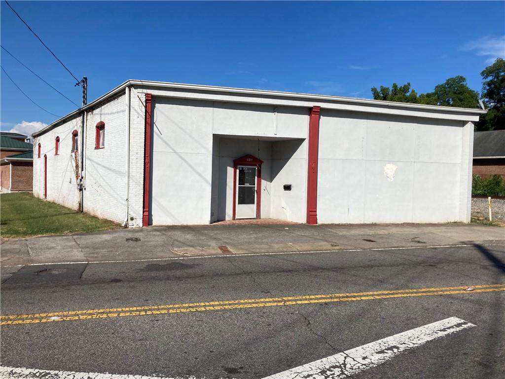 609 Maple Avenue - Photo 1