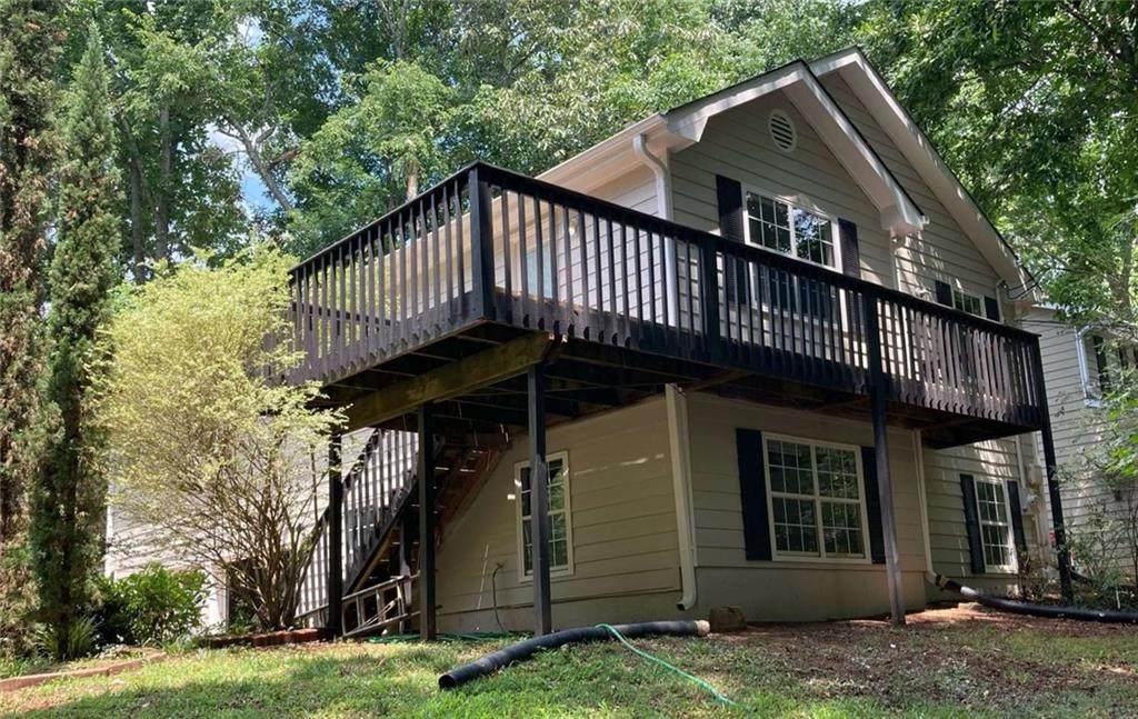 9025 Pine Tree Circle - Photo 1