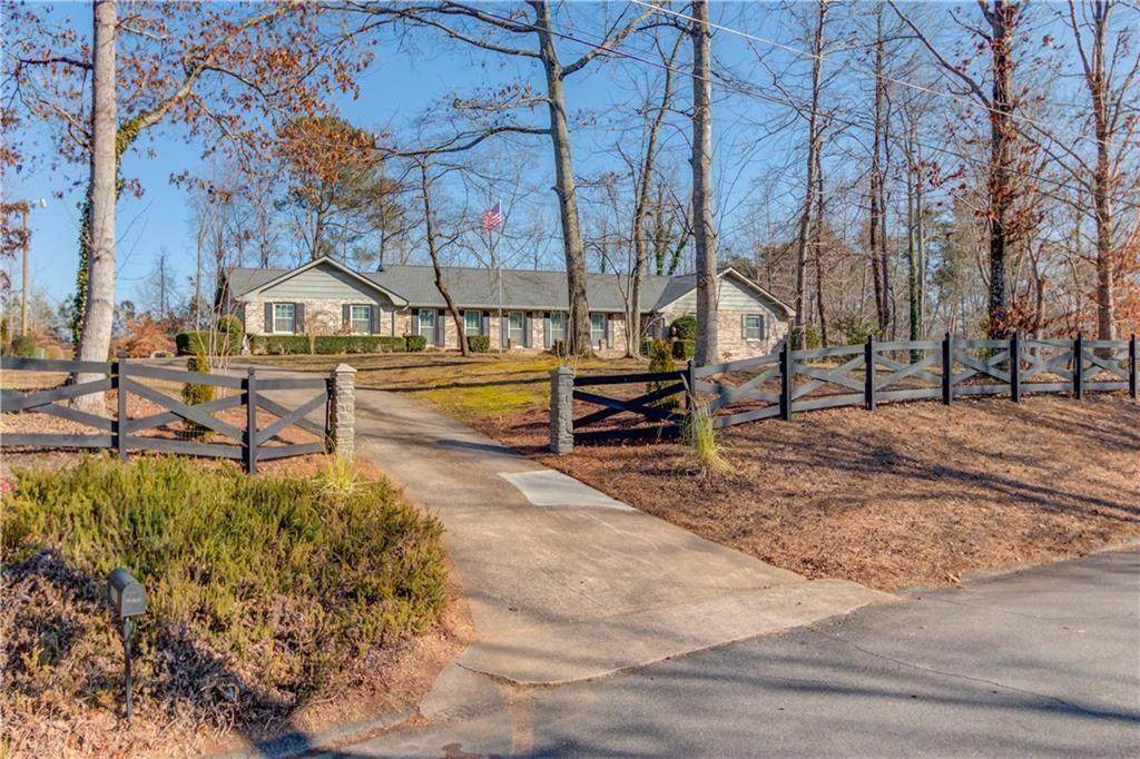 208 Pine Crest Drive - Photo 1