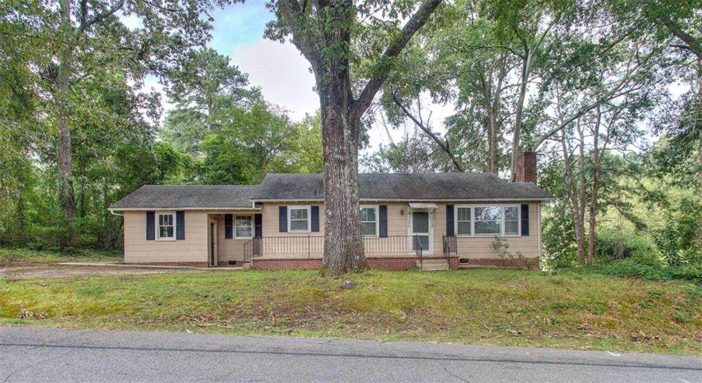 404 Pinetree Drive - Photo 1