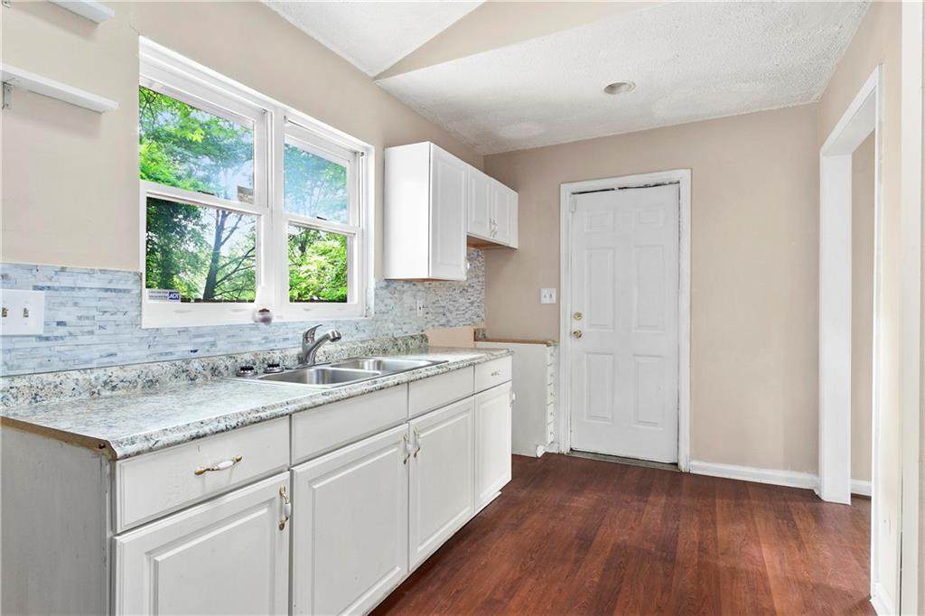 1321 Mcclelland Avenue - Photo 1