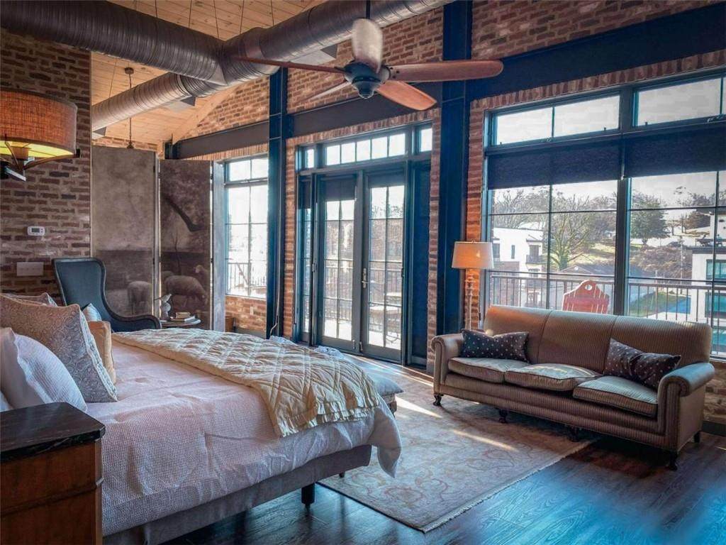 550 Main Street #300 - Photo 1