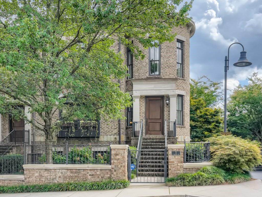 8 Honour Avenue - Photo 1