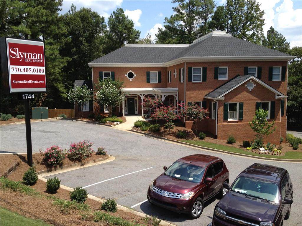 1744 Roswell Road - Photo 1