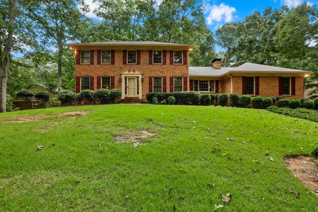 155 Essex Circle - Photo 1