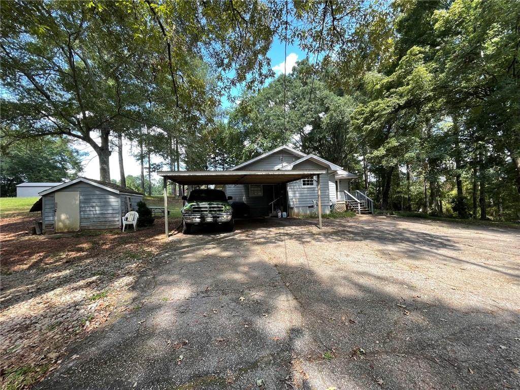 5072 Hiram Douglasville Highway - Photo 1