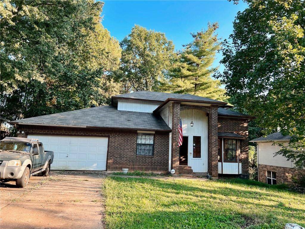 2050 Hunters Ridge Drive - Photo 1